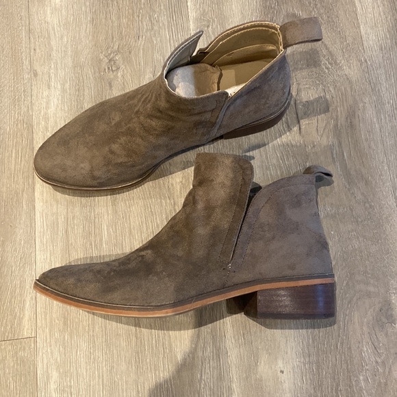 Steve Madden Flutter Boots - Picture 2 of 10